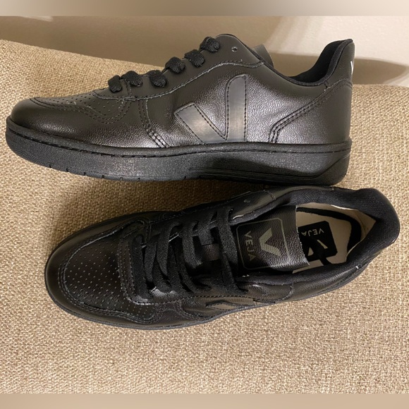VEJA V-10 MADE IN BRAZIL VEGAN ALL BLACK 2.0 - Picture 11 of 16
